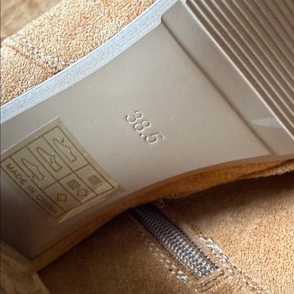 NWOT Women’s Size 8 Tan Stylish Tan Suede Heeled Boots 3.75” Heels - Picture 10 of 10